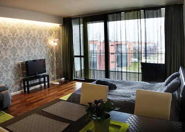 Modern With View בלטונללה