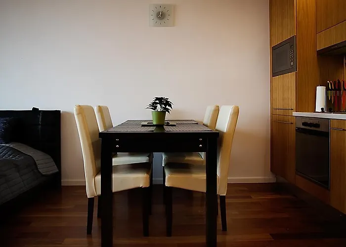 Modern With View דירה