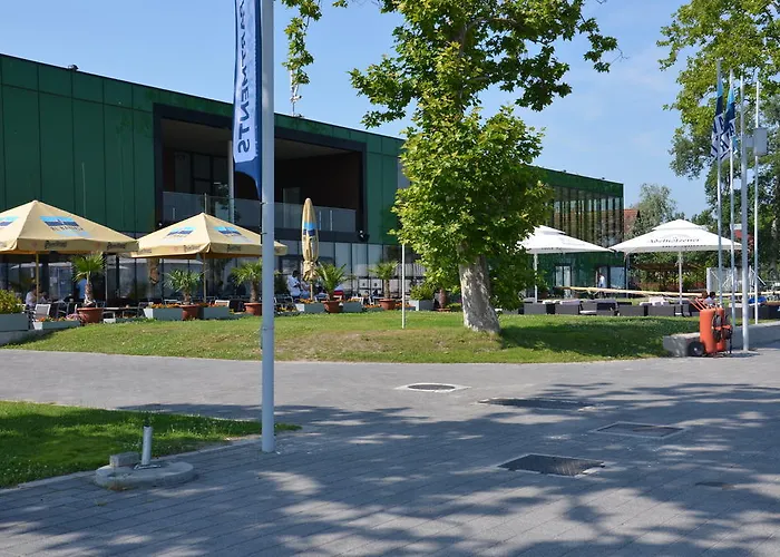 Modern With View בלטונללה