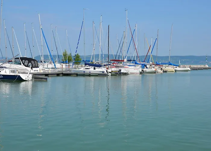 דירה Modern With View בלטונללה