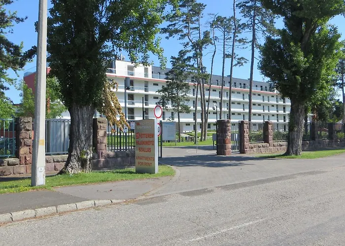 דירה Modern With View בלטונללה