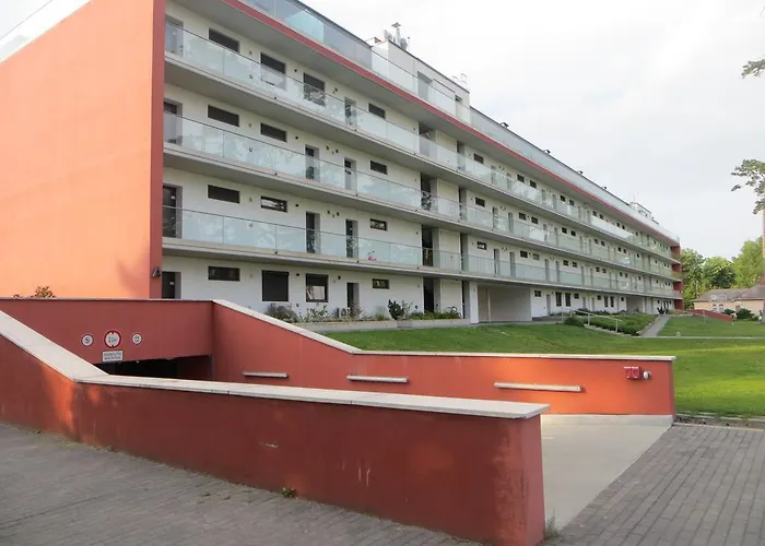 Modern With View בלטונללה